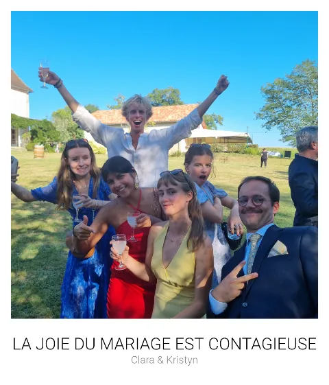 Polaroid du mariage de Clara et Kristyn, légendé par un invité « La joie du mariage est contagieuse »